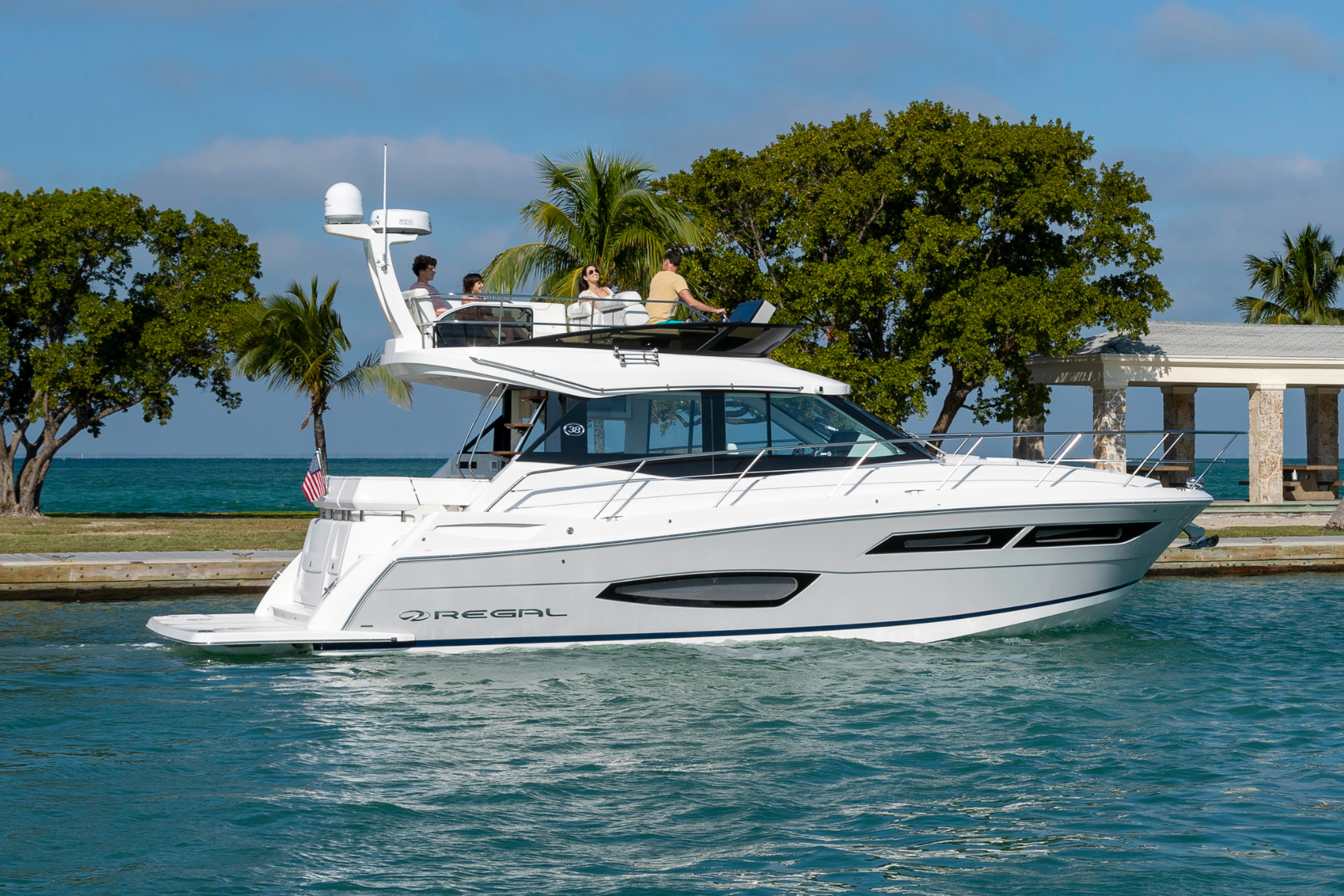 Regal 38 FLY